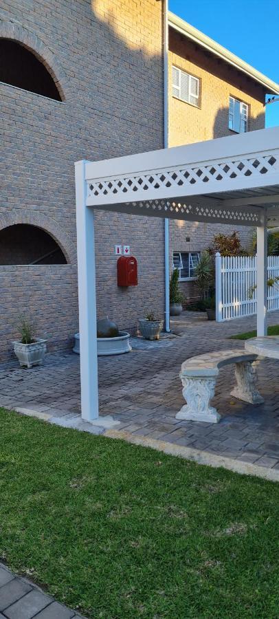 Aride 4 Awesome View Of Uvongo Main Swimming Beach From Communal Braai Area Apartment Margate Exterior photo